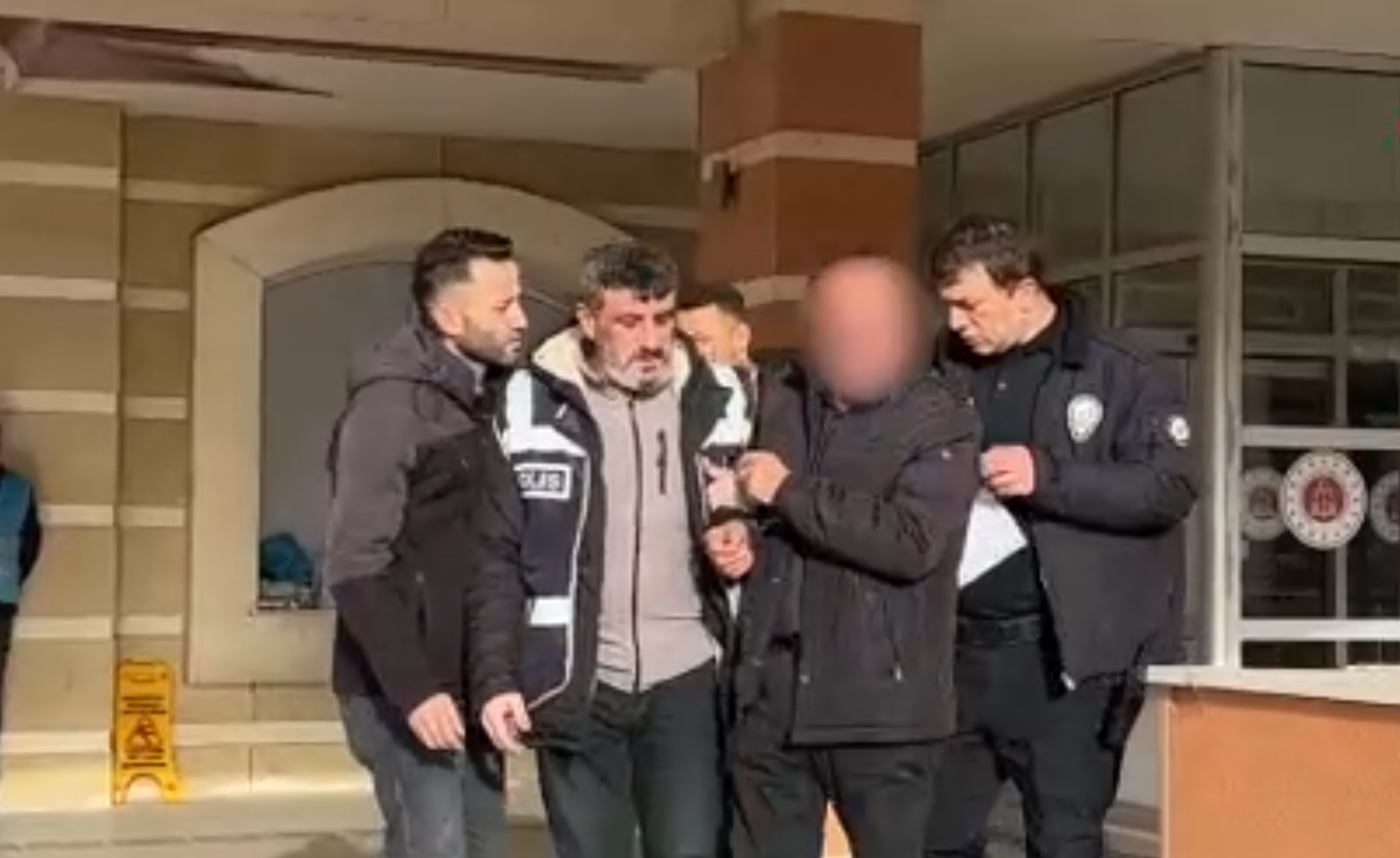 'Cinsel istismar' suçundan 16 yıl hapis cezasına çarptırıldı, duruşma salonunda tutuklandı