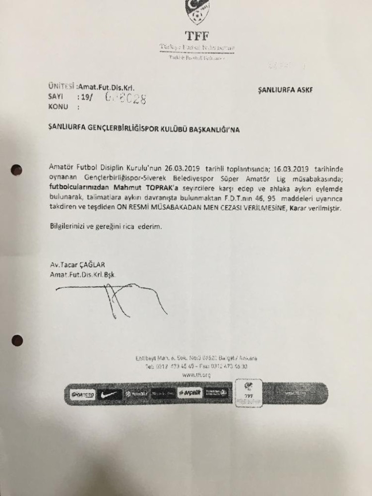 Cinsel organını gösteren futbolcuya 10 maç ceza 
