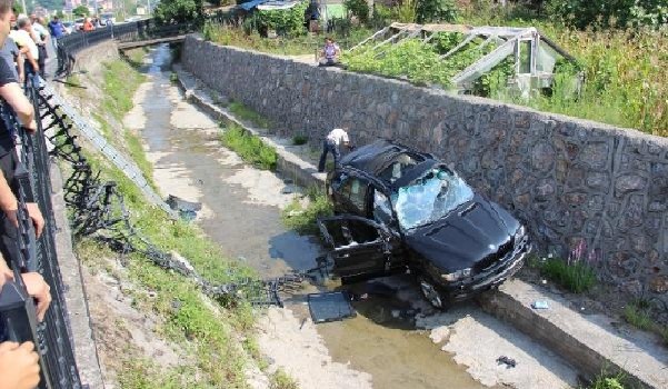 Cip dereye uçtu 4 kişi yaralandı
