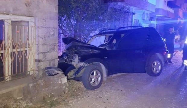 Cip evin duvarına çarptı: 1 ölü 1 yaralı