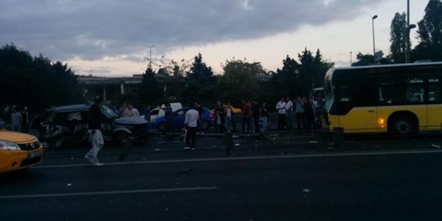 CİP metrobüsle kafa kafaya çarpıştı