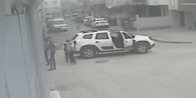 Cip yola fırlayan çocuğun üzerinden geçti! Feci anlar kamerada