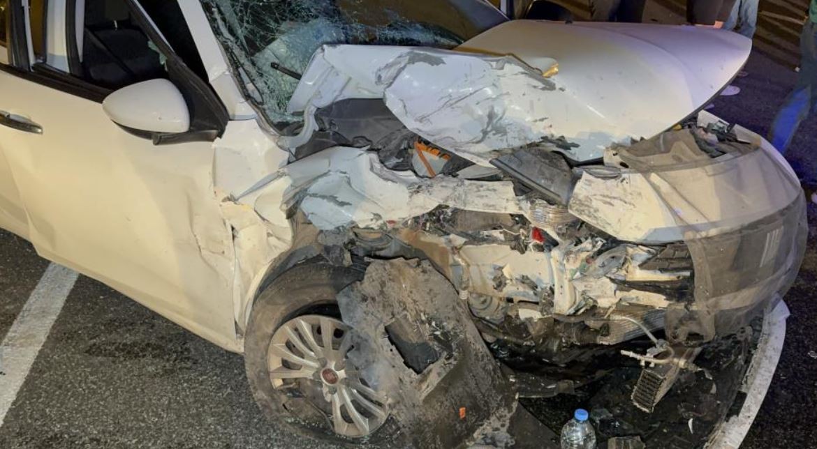 Cipe otomobil çarptı: 4 yaralı