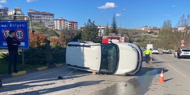 Cipin çarptığı hafif ticari araç devrildi