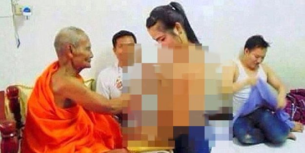 Çıplak dini törene büyük tepki!