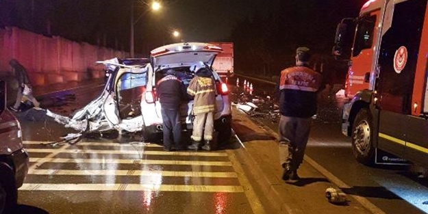 İzmir'de korkunç kaza: 1 kişi öldü, 5 kişi yaralandı