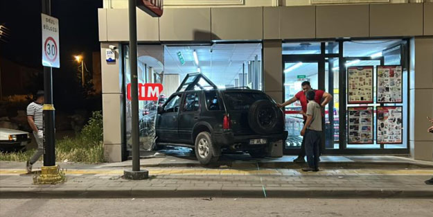 Ciple markete daldı