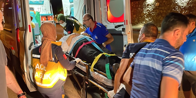 Ciple otomobilin çarpıştığı kazada 3'ü çocuk 6 kişi yaralandı