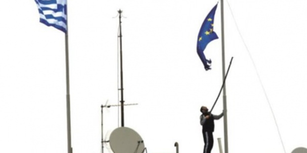 AB bayrağı indirildi, yerine ise...