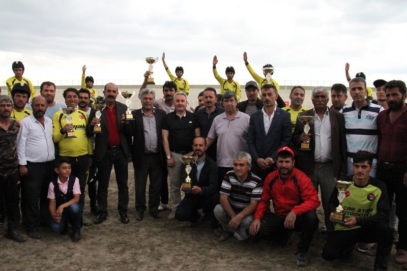 Cirit 100. yıl şampiyonlarına kupa 