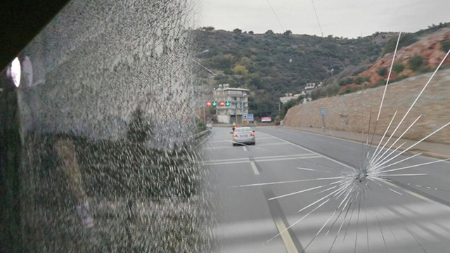 Çirkin saldırı! Süper Lig ekibinin otobüsünü taşladılar