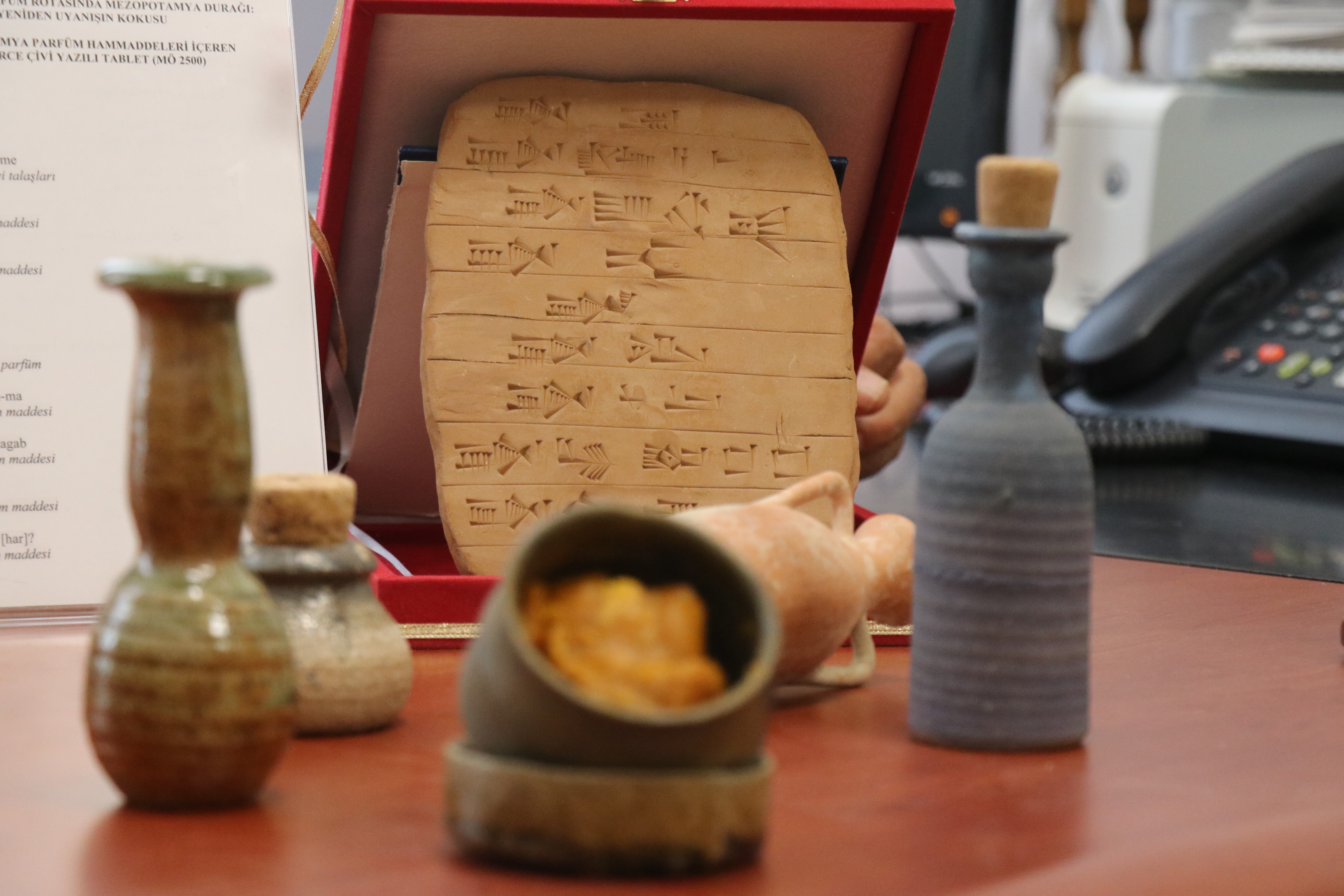 Çivi yazısı çözüp 4500 yıllık parfümü yeniden yaptılar