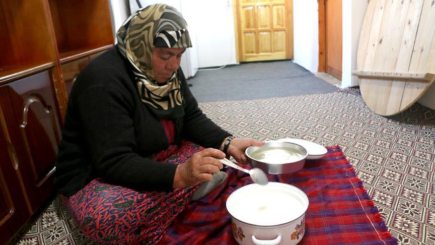 Çiy damlalarından yoğurt mayalıyorlar