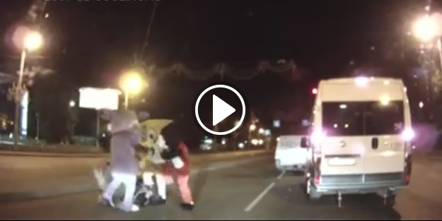 'Çizgi film' karakterleriyle trafik kavgası!