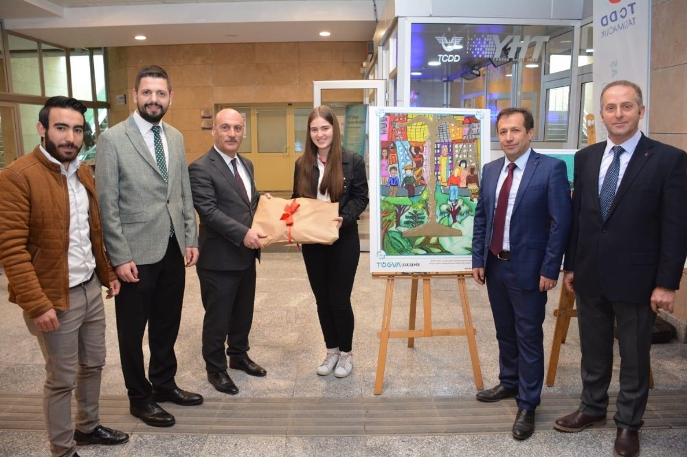 ‘Çizimlerle 40 Hadis’ yarışmasının ödülleri Eskişehir’de sahiplerini buldu 