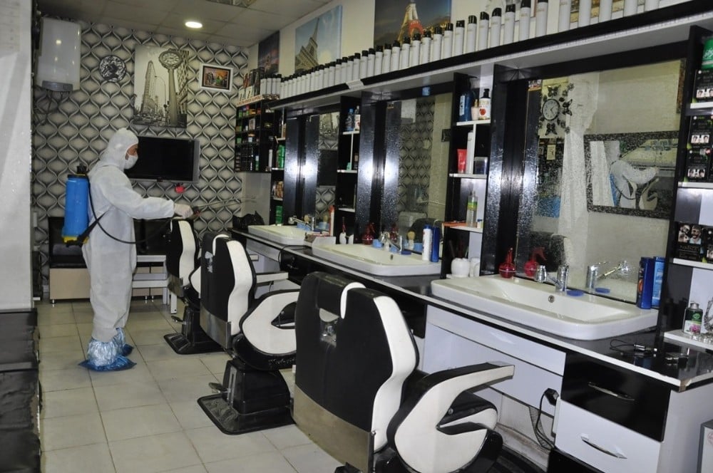 Cizre Belediyesi berber ve kuaför salonlarını dezenfekte etti 