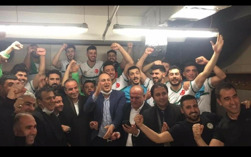 Cizre Belediyesi erkek voleybol takımı 1. Lig yarı finalinin ilk maçını aldı 