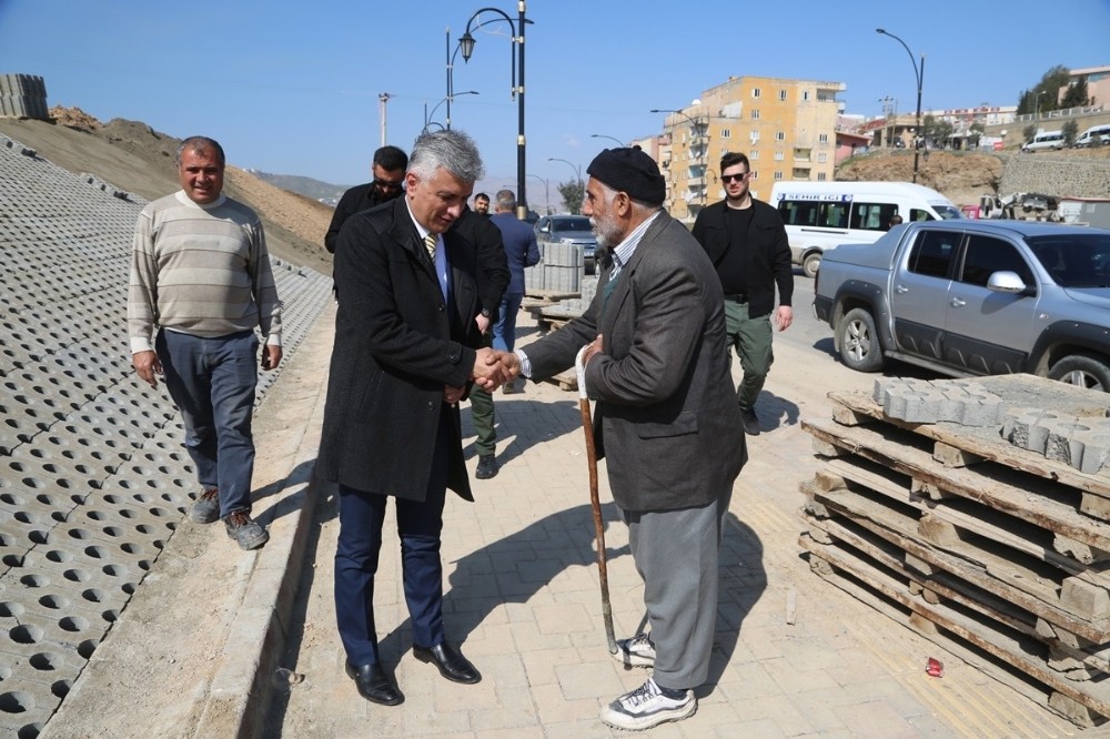 Cizre Belediyesi kentin çehresini değiştirmeye devam ediyor 