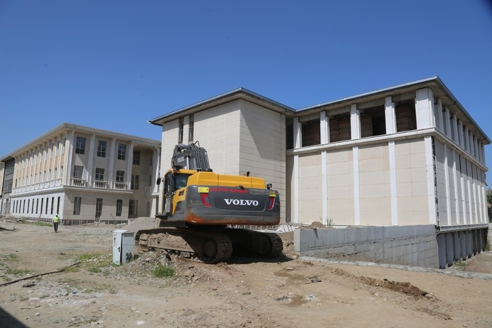 Cizre Belediyesi yeni hizmet binası ve Kültür Merkezinin inşaatına başlandı 