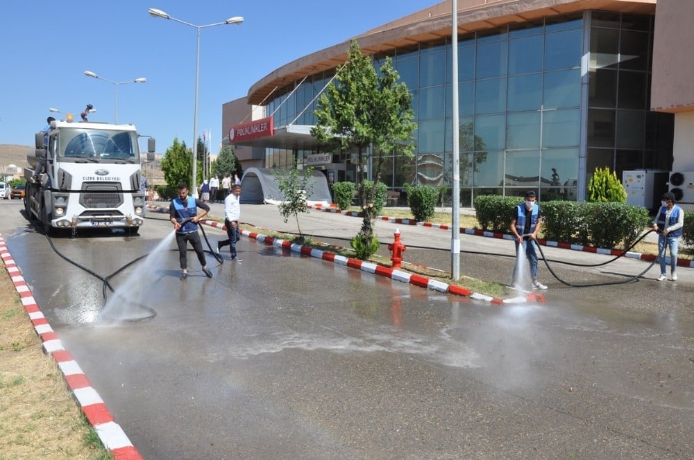 Cizre Devlet Hastanesi dezenfekte edildi 