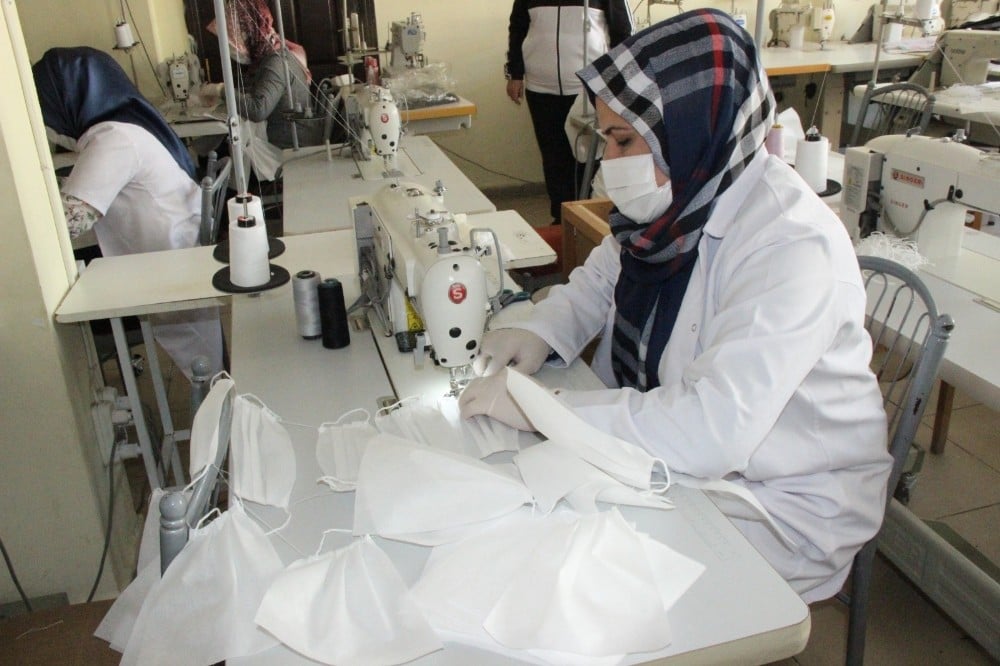 Cizre HEM’de maske üretimine başlandı 