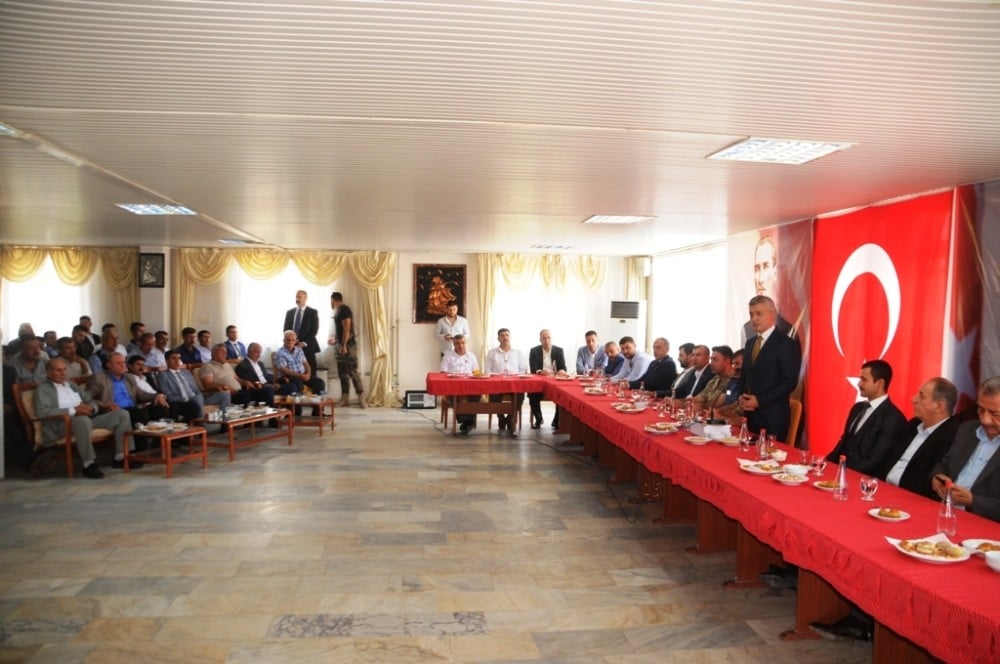 Cizre Kaymakamı Arıcan ilçe halkı ile bayramlaştı 