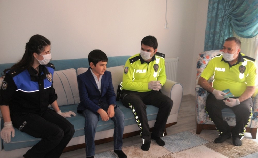 Cizre polisi Trafik Haftasını çocuklarla kutladı 