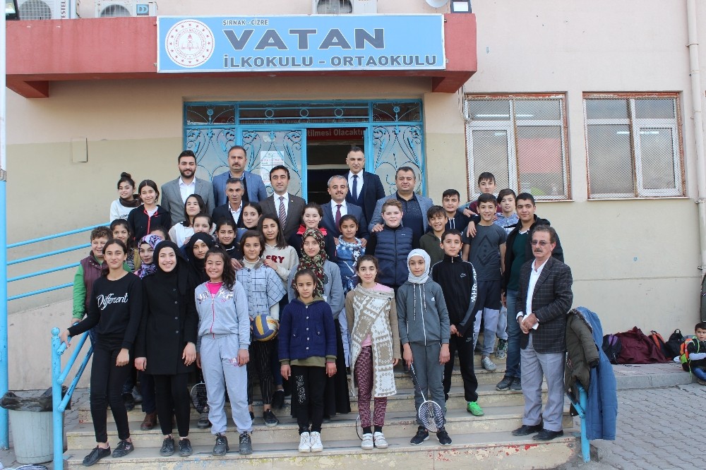 Cizre TSO’dan bin 600 öğrenciye kışlık bot yardımı 