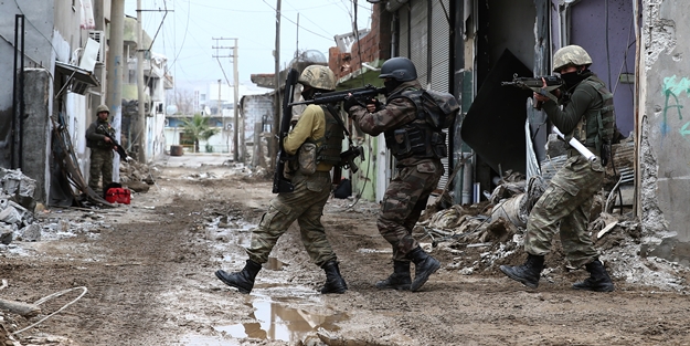 Cizre'de çatışma! Üsteğmen şehit oldu