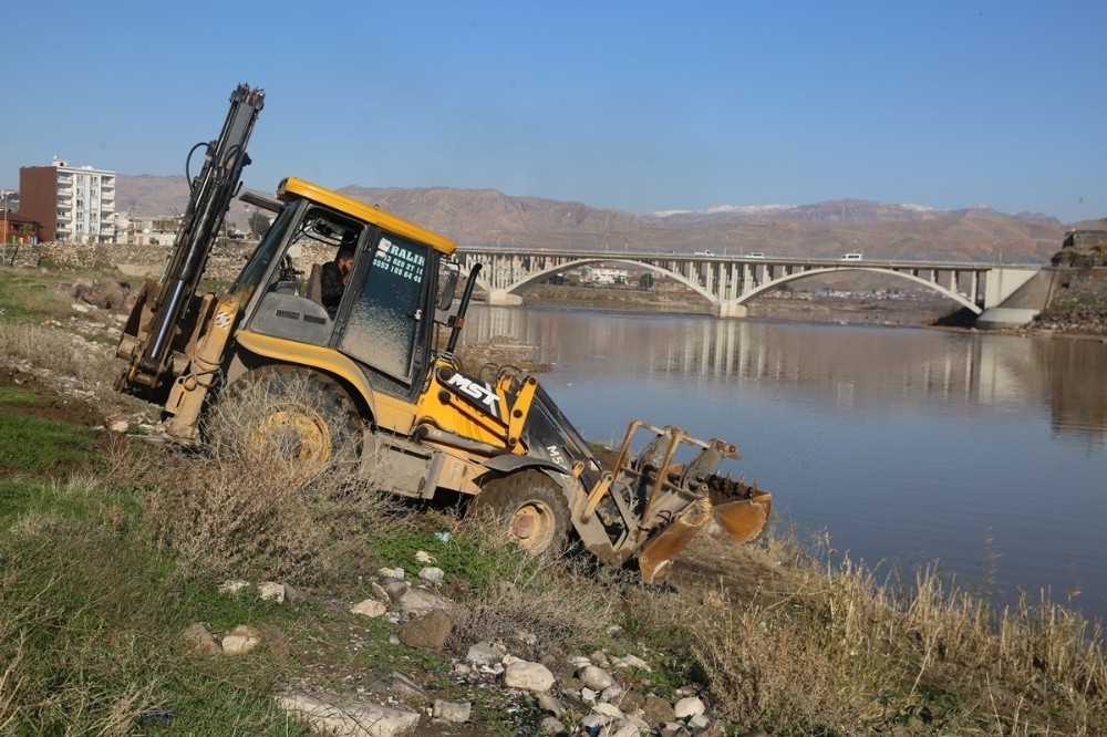 Cizre’de 19 bin metrekarelik alanda park çalışması 