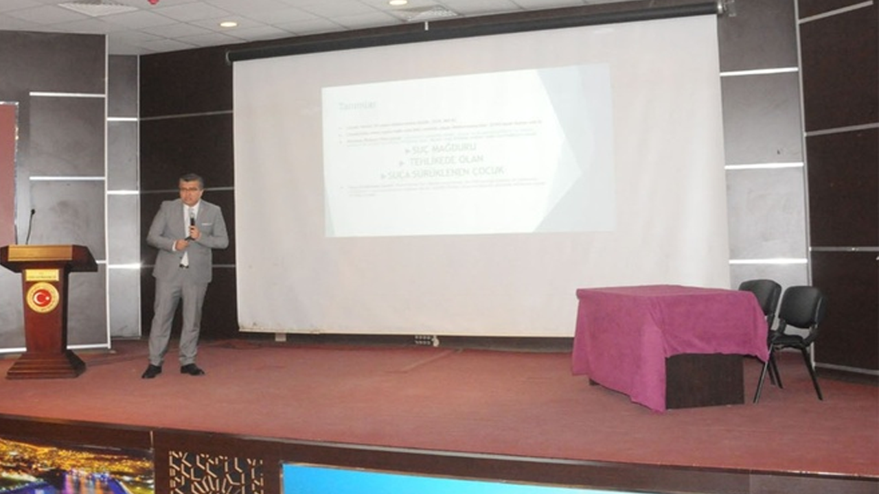 Cizre’de çocukları şiddetten koruma ile ilgili bir sempozyum