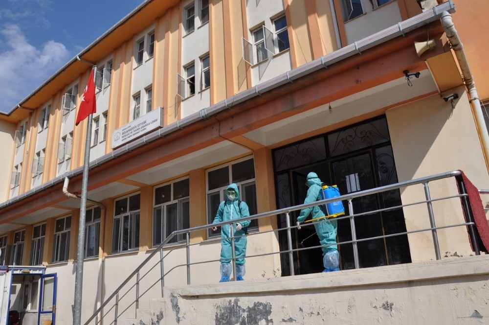 Cizre’de dezenfekte çalışmaları 