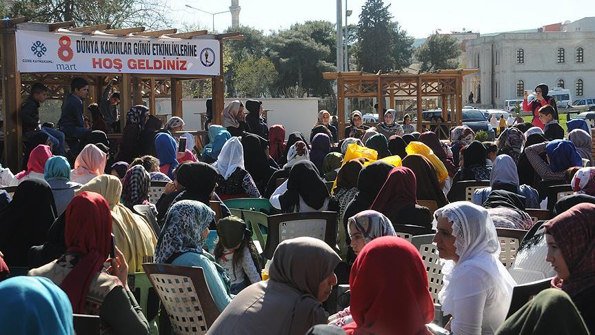 Cizre'de kadınlar günü etkinliğinde şehitler için mevlit okutuldu