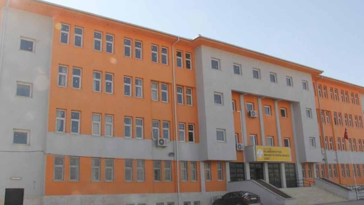 Cizre’de lisede skandal iddia! Eğitim camiası sarsıldı!