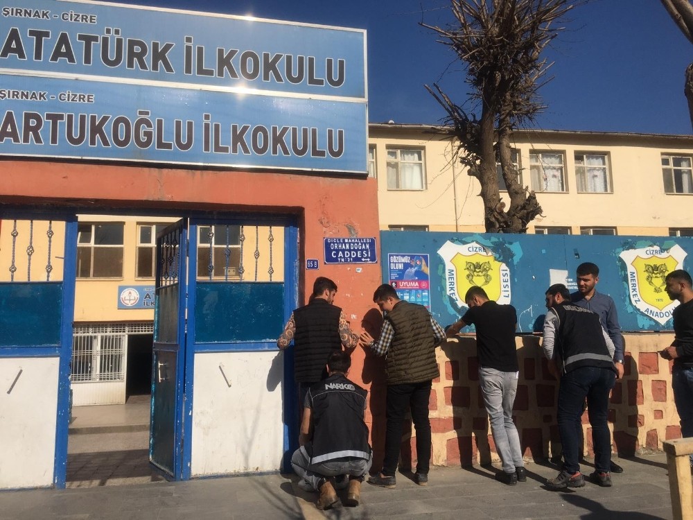 Cizre’de okul önlerinde uyuşturucu denetimi 