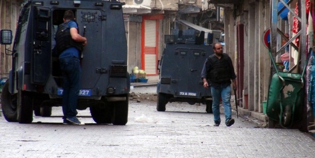 Cizre'de PKK'nın çarşıya tuzakladığı bomba son anda fark edildi