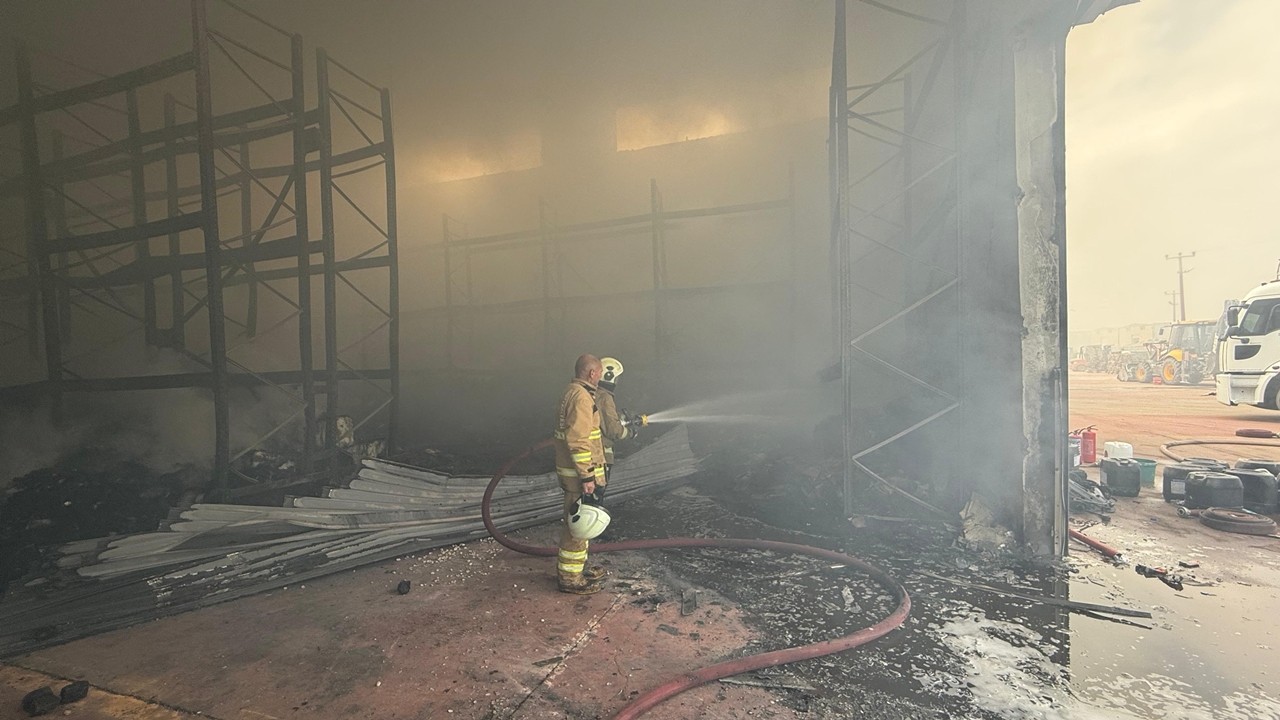 Cizre'de reçel ve şekerleme fabrikası yangında kullanılamaz hale geldi