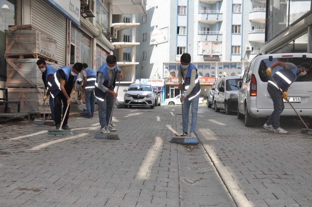 Cizre’de temizlik çalışmaları 