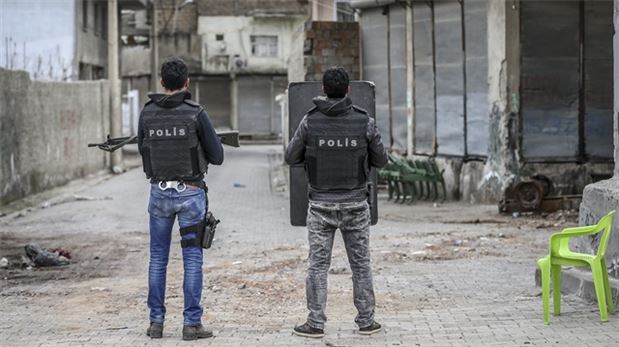 Cizre'de terk edilen evler polis ve askere emanet