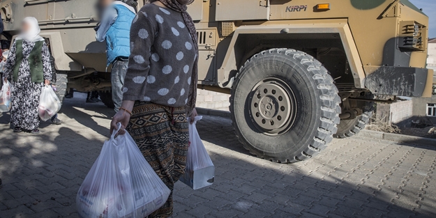 Cizre'de vatandaşlara gıda yardımı