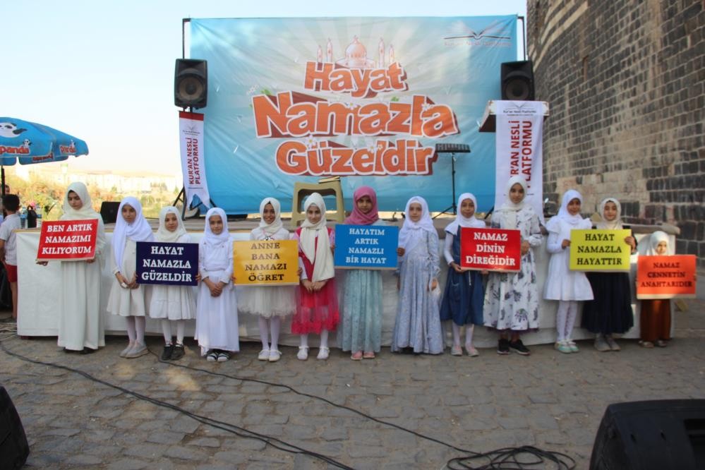 Cizreli çocuklar namaza koştu