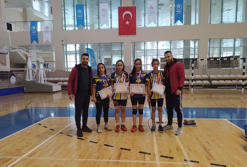 Cizreli genç kızların badminton başarısı 