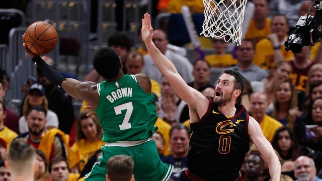 Cleveland Cavaliers evinde farklı kazandı