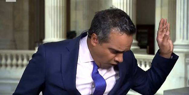 CNN International muhabirinin böcekle mücadelesi sosyal medyada viral oldu