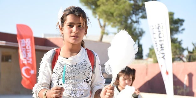 Çobanbey’de, El-Bab’da çocukların pamuk şekerli mutluluğu