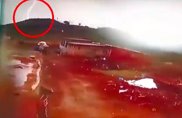 Çobanın öldüğü yıldırımın düşme anı kamerada