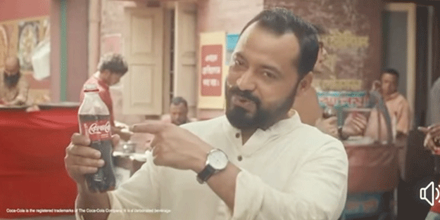 Coca Cola'nın son hamlesi de tutmadı! Reklam filmini apar topar kaldırdılar, oyuncular özür diledi