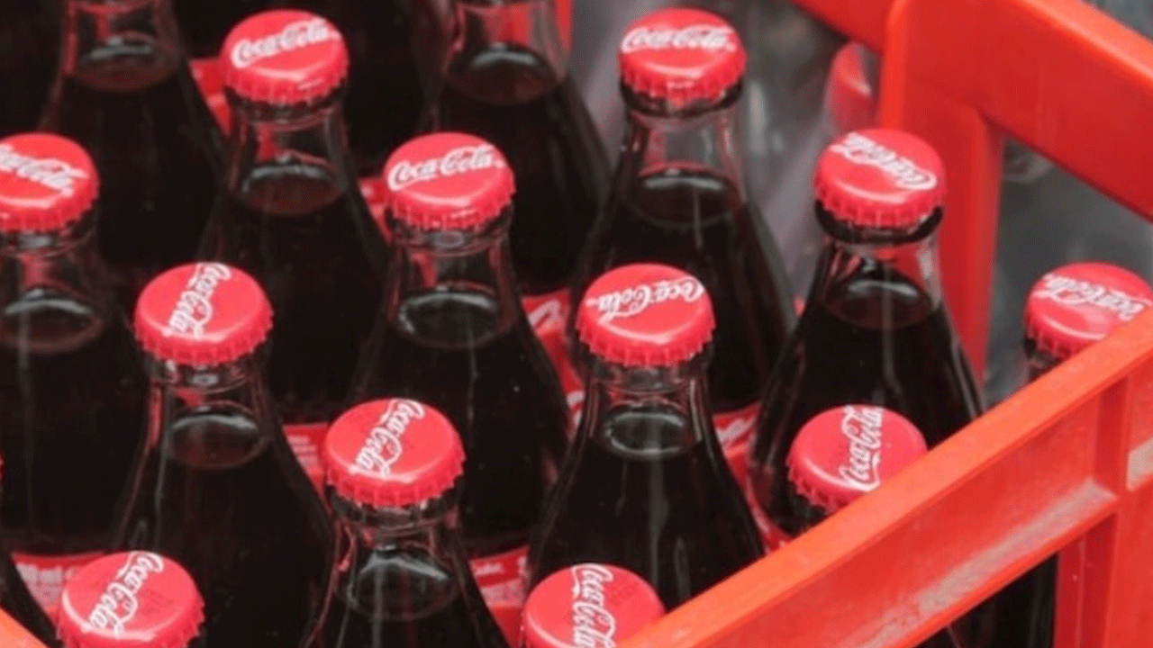 Coca Cola'ya çok büyük şok! Raflardan kaldırılmasına karar verildi