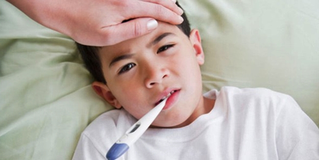 Çocuğun ateşini düşürmek için bu hataya düşmeyin