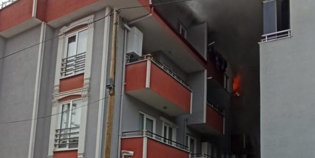 Çocuğun oyunu 3 evi kül etti